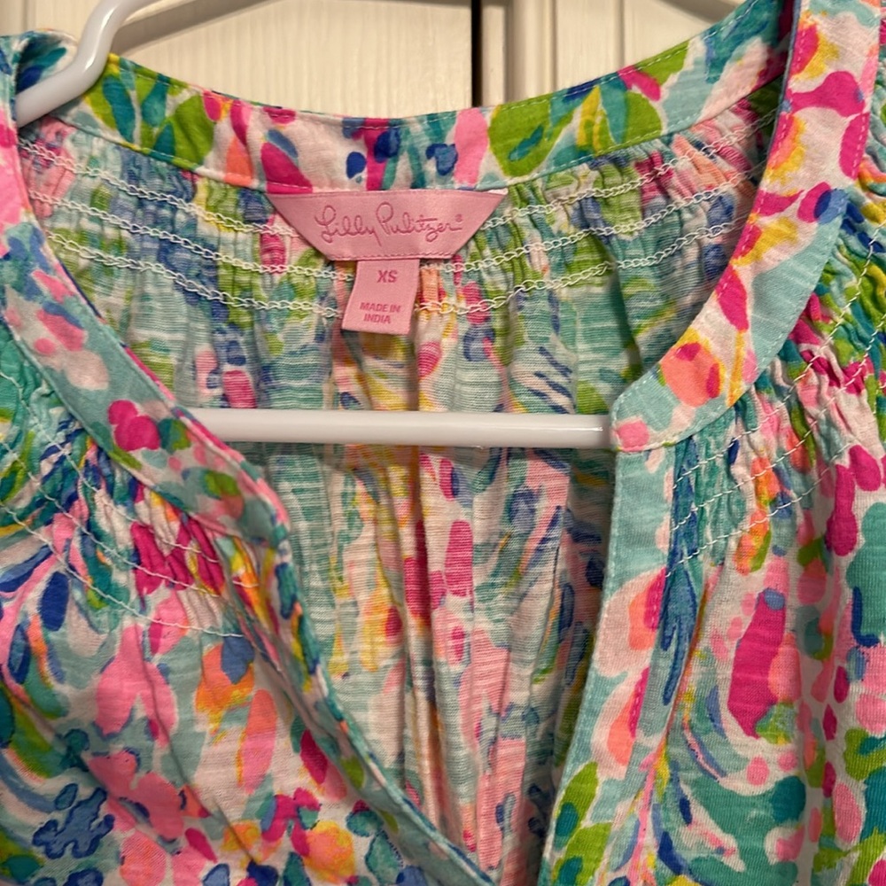 Lilly Pulitzer Cotton Sleeveless Blouse with Gold Buttons, Size XS - Picture 2 of 4